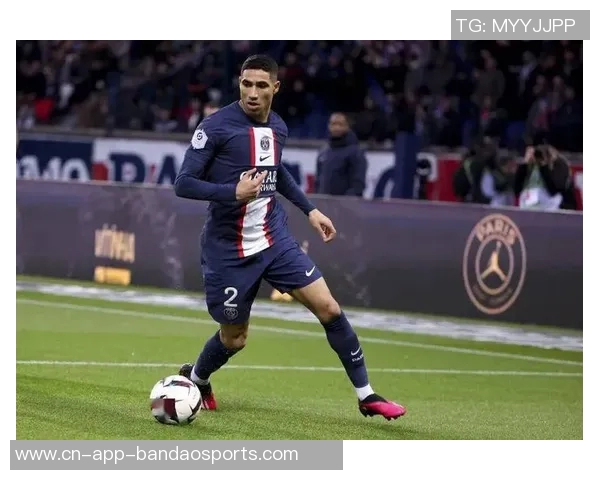 阿什拉夫请假四天回国观看国家德比与母队和好友同场竞技