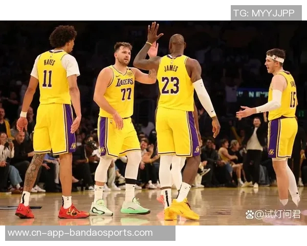 勇士轻松战胜湖人雷霆险胜火箭展现实力与紧张局势的微妙平衡 勇士轻松战胜湖人雷霆险胜火箭展现实力与紧张局势的微妙平衡