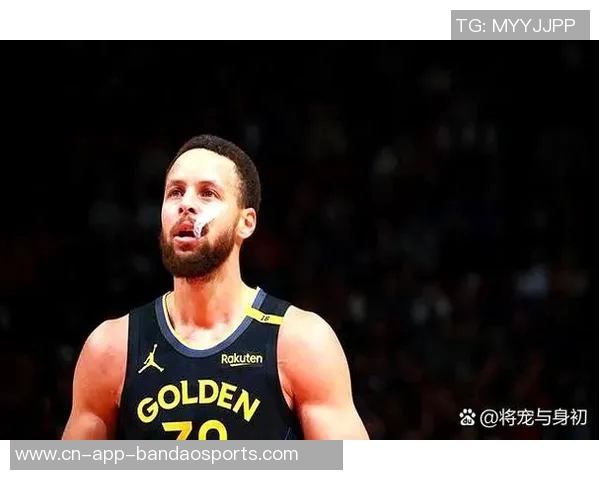 库里半场表现亮眼砍下15分5板4助助力球队取得领先 库里半场表现亮眼砍下15分5板4助助力球队取得领先