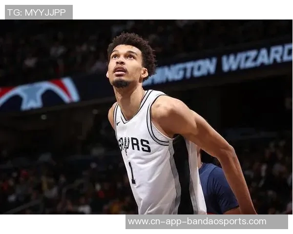 科内特盛赞文班职业态度与专注度称其能创造奇迹