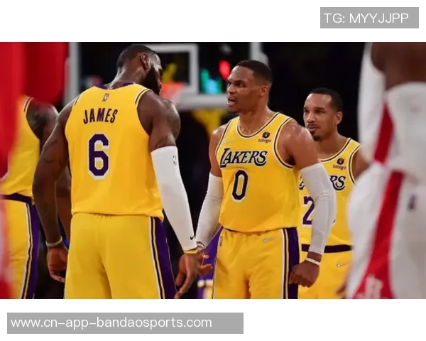 22-23赛季湖人队七名球员现身欧洲纳恩和加布里埃尔引人关注 22-23赛季湖人队七名球员现身欧洲纳恩和加布里埃尔引人关注