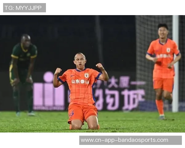 泰山中卫洛佩斯全场表现低迷对抗与争顶数据惨淡引发关注